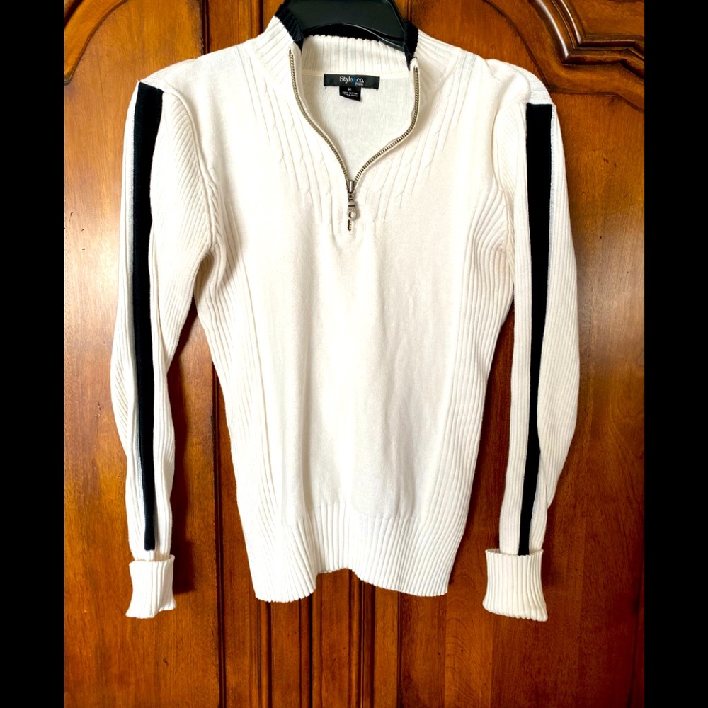 Style & co white with black down arms & ne…